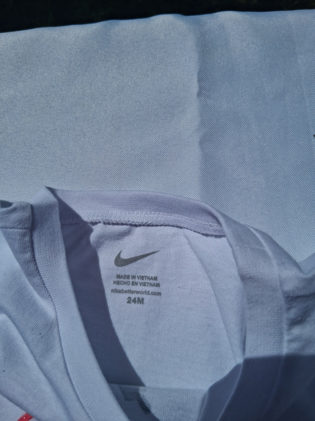 Nike Heart Logo Graphic T-Shirt
