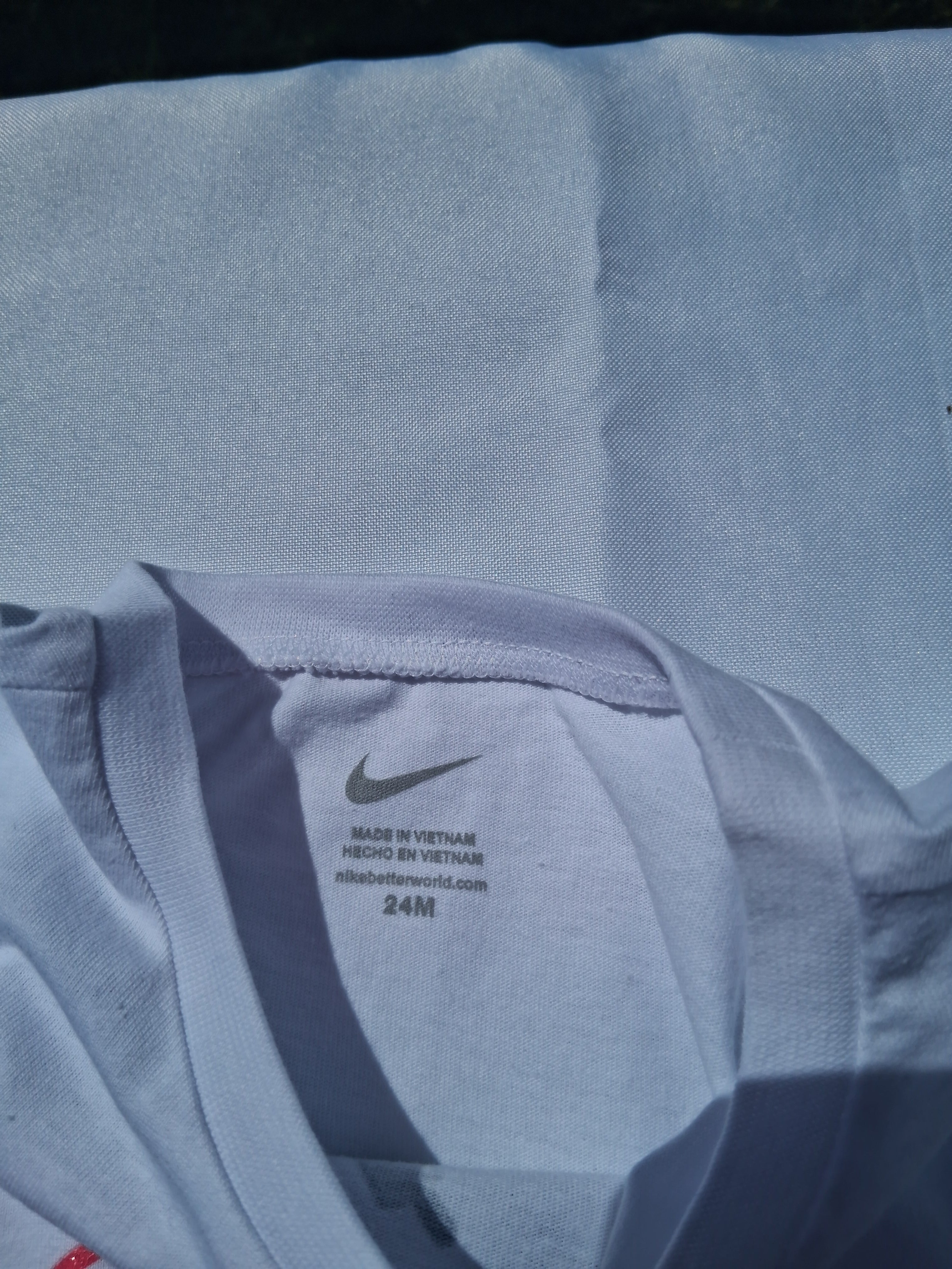 Nike Heart Logo Graphic T-Shirt