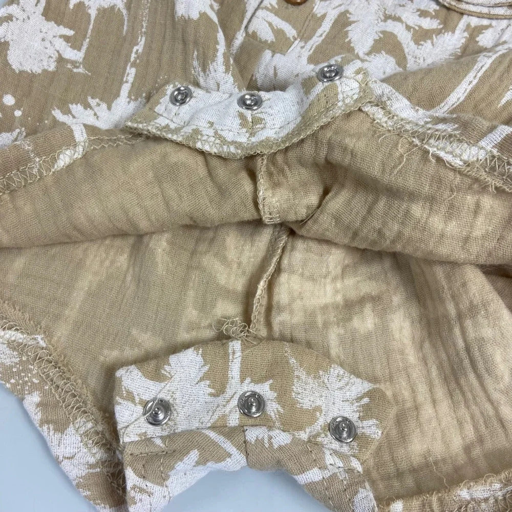 Bearpaw Gauze Palm Print Romper & Bucket Hat Set | Size 3–6 Months